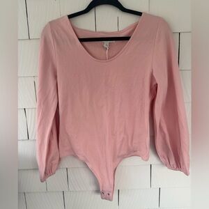 Free Assembly Women's Vneck Bodysuit with Blouson Sleeves- size L NWT